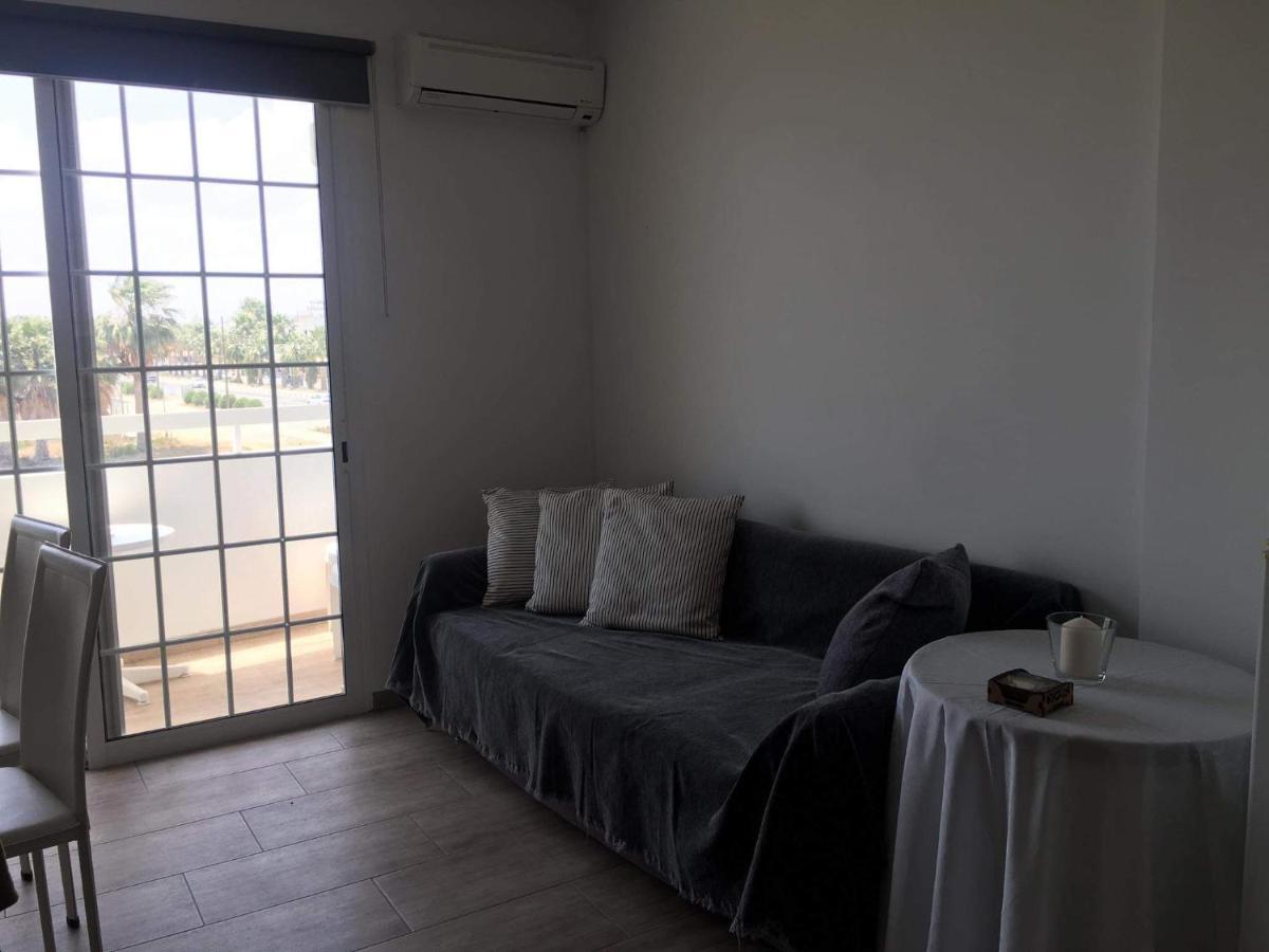 Frangeskos Beach Apartment'S Δεκέλεια Εξωτερικό φωτογραφία